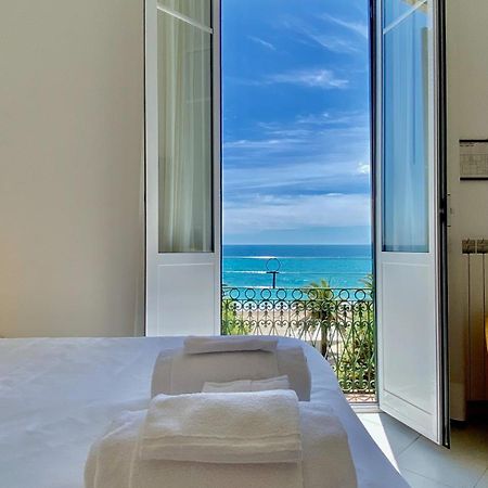 Hotel Alba Chiara Finale Ligure Bagian luar foto