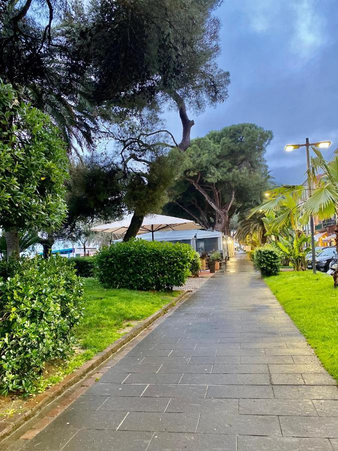 Hotel Alba Chiara Finale Ligure Bagian luar foto