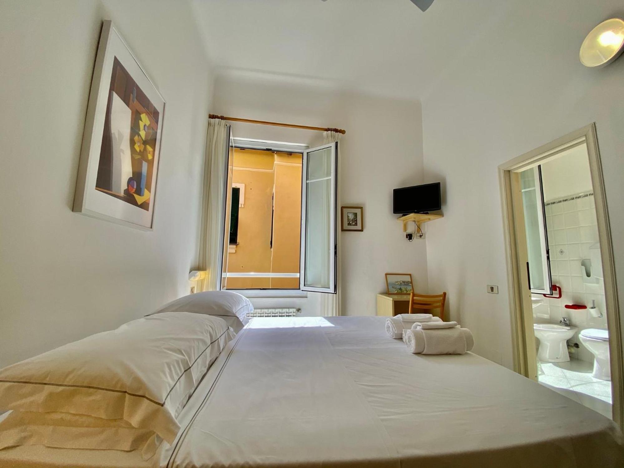 Hotel Alba Chiara Finale Ligure Bagian luar foto