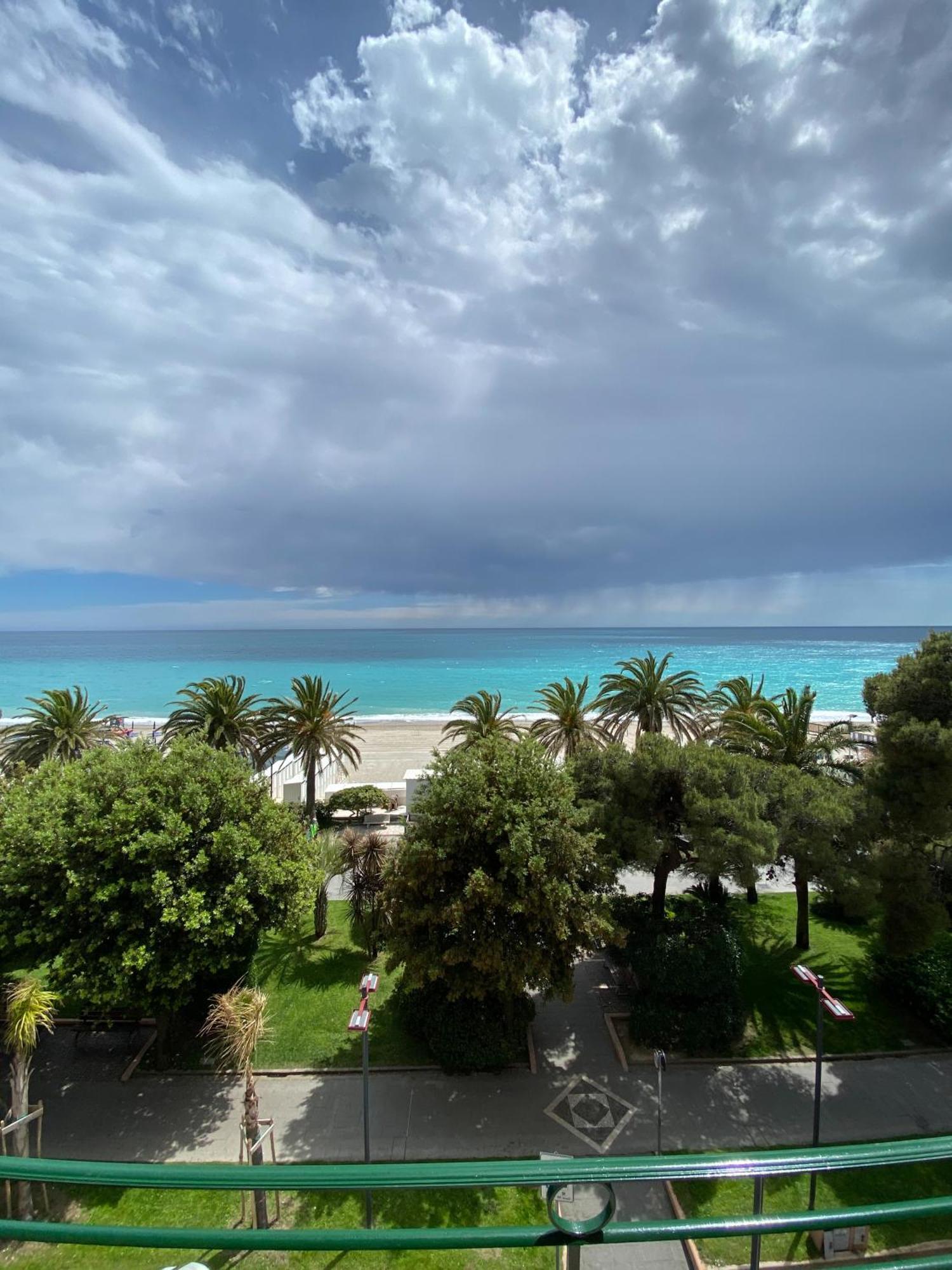Hotel Alba Chiara Finale Ligure Bagian luar foto